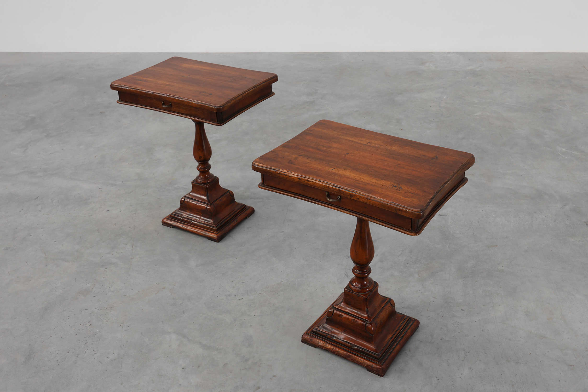 Pair of 20th century English nightstands in George IV stylethumbnail